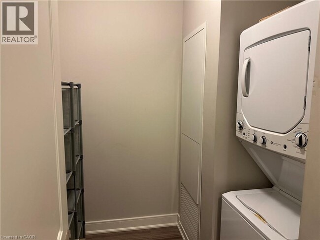 Photo du bâtiment - 150 Main St W