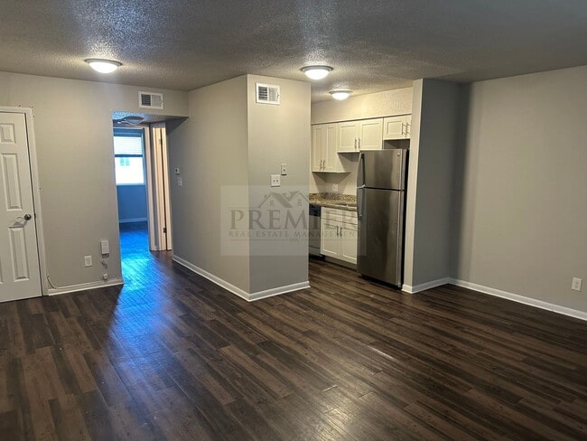 Building Photo - 6055 Barton Ave