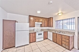 Building Photo - 2408 Paradise Village Way