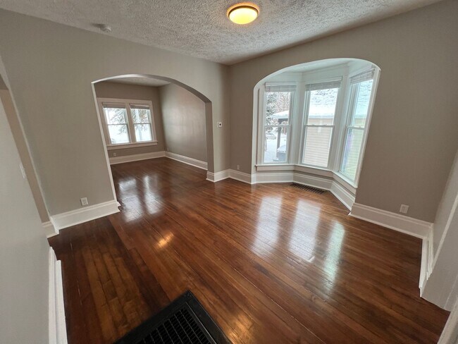 Foto del edificio - Updated 3BR+ in Midtown!