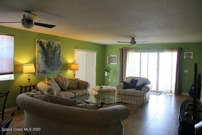 Building Photo - 7048 Sevilla Ct