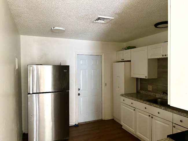 Photo - 626 W Mango St Apartment