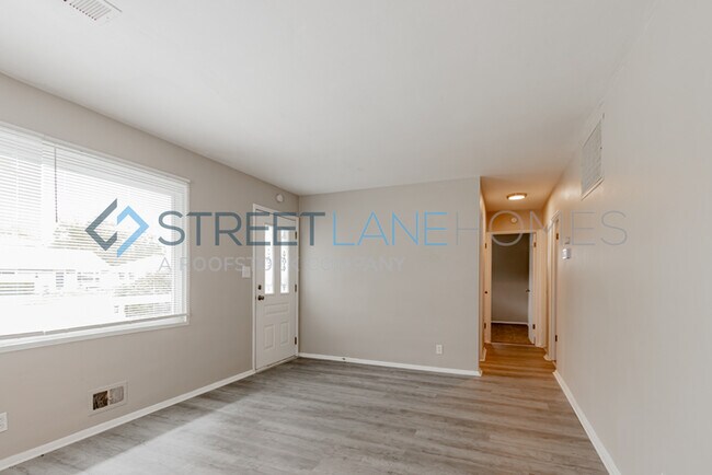 Foto del edificio - NOW OFFERING HALF OFF THE FIRST FULL MONTH...