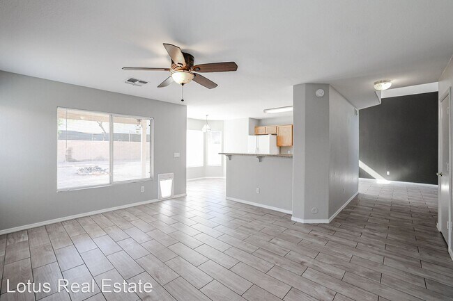 Foto del edificio - 4 br, 2.5 bath House - 743 W Constitution DR