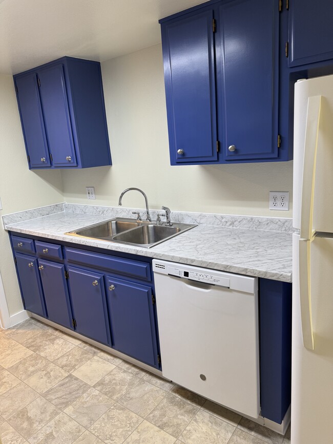 Building Photo - 4898 Chinook Ct SE