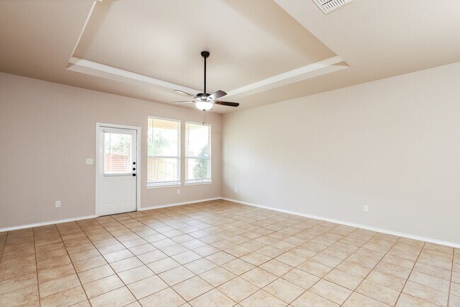 Foto del edificio - 659 Trinity Meadow