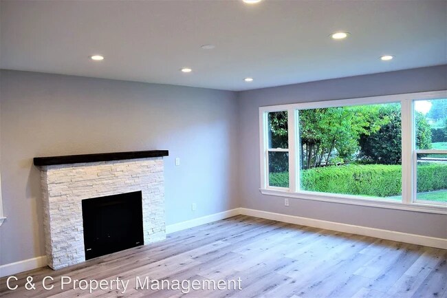 family room and new fireplace - 326 Spar Ave