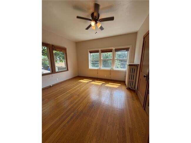 Foto del edificio - 2176 W Dayton Ave