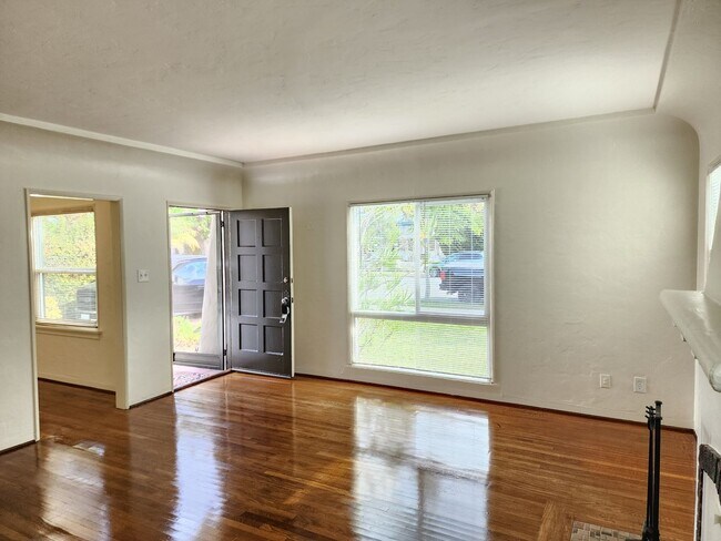 Foto del edificio - 410-412 H Ave.