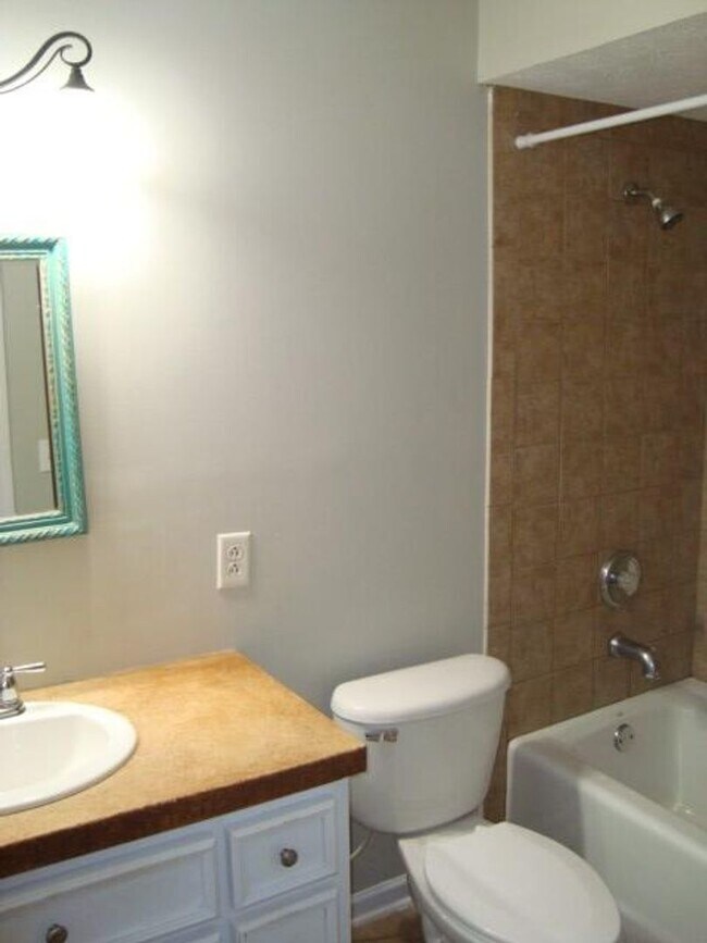 Building Photo - 3721 Phelts Dr