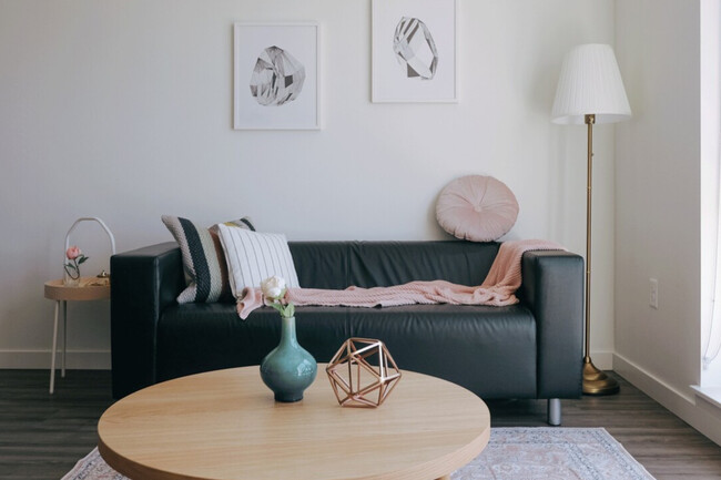 One-bedroom Living - Ori Stone Way Apartments