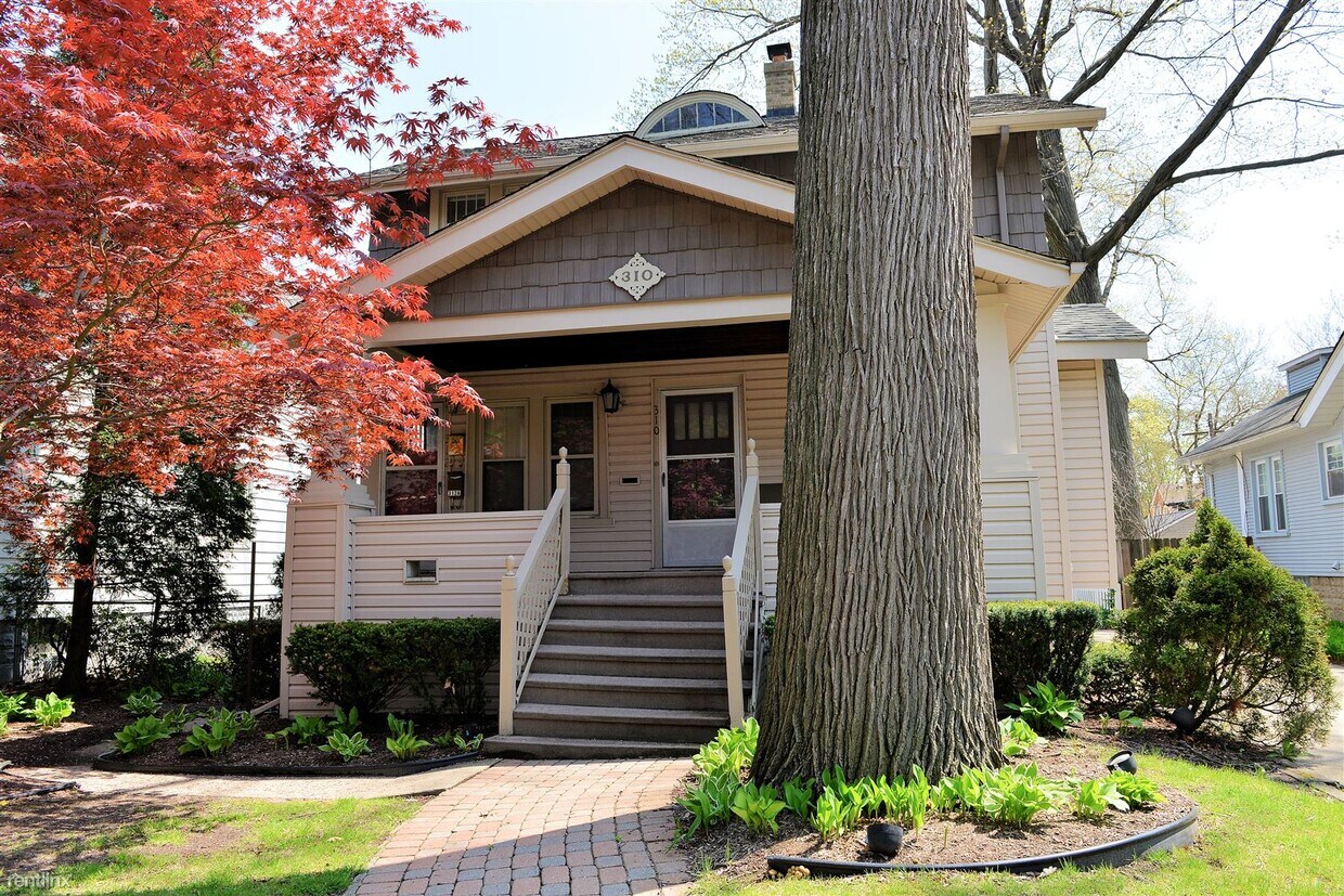 Foto principal - Studio, 1 bath Triplex - 312A Virginia Ave