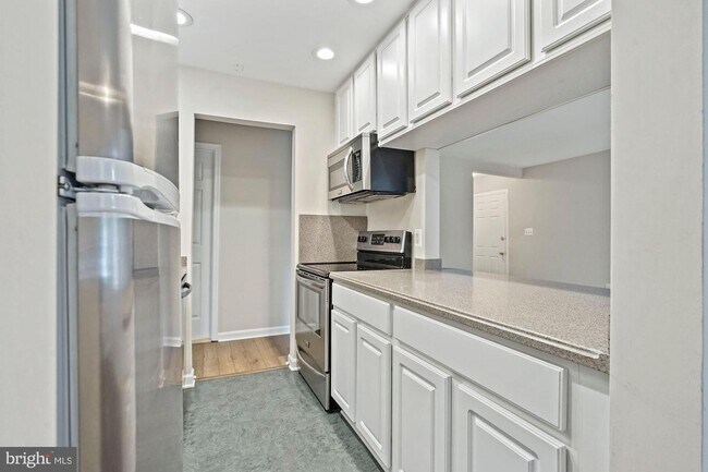 Building Photo - 105 Westwick Ct