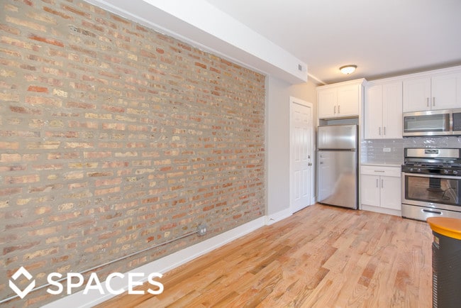 Building Photo - 822 W Cuyler Ave
