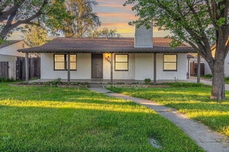 Building Photo - 1749 Christina Ave