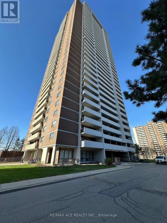 Building Photo - 10-1510 Tangreen Ct