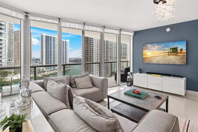 Building Photo - 495 Brickell Ave
