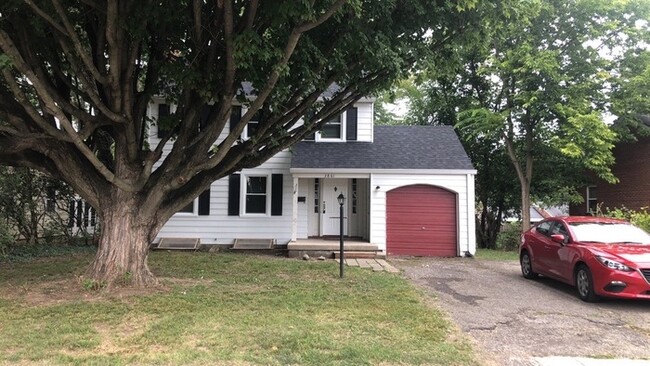 Building Photo - 3861 Far Hills Ave