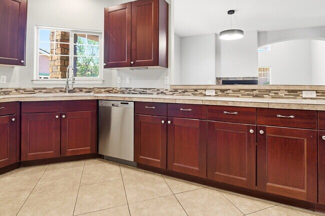 Foto del edificio - $2,990.95 - 4 Bed, 3 Bath Townhome In Commerce City with Central AC and In Unit Laundry!