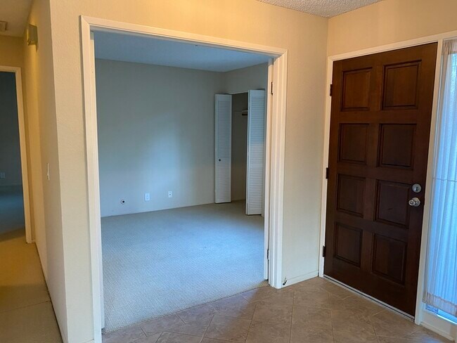 Building Photo - 1355 Greenwich Ct