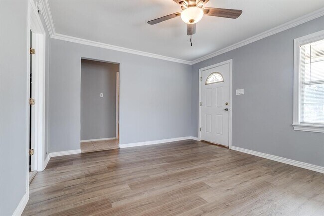 Building Photo - 1211 Common Park Dr