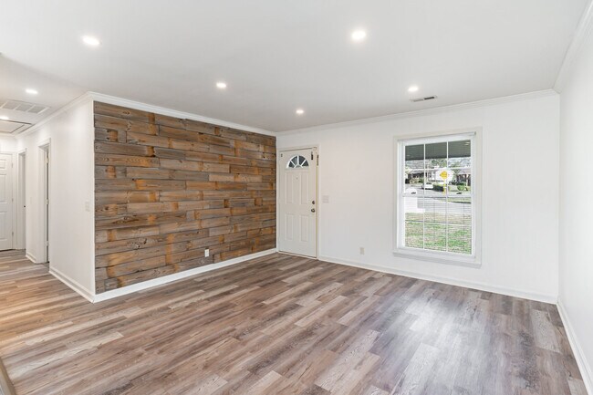 Foto del edificio - 3883 Crouch Dr