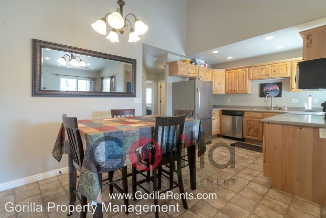 Building Photo - 3 br, 2 bath House - 467 S 2550 West #3