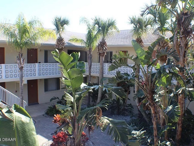 Building Photo - One bedroom condo beachside