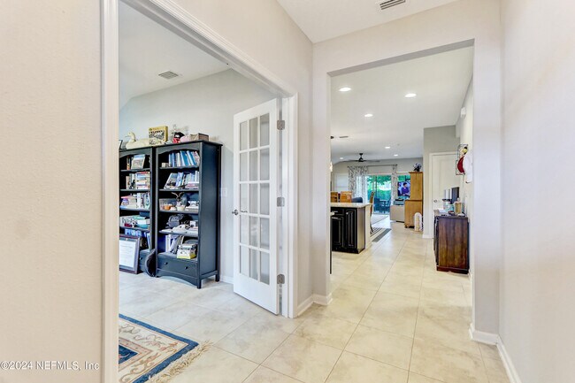 Foto del edificio - 14825 Rain Lily St