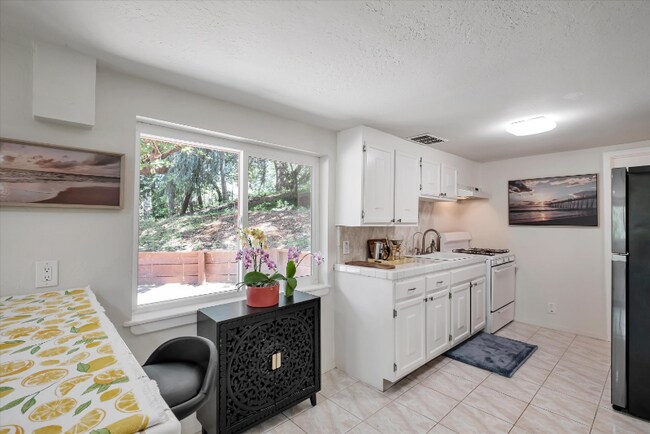 Building Photo - 25610 Soquel San Jose Rd
