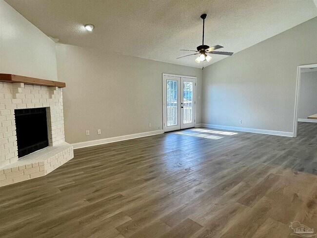 Foto del edificio - 1033 Waterford Ln