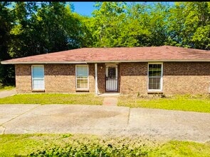 Building Photo - 3633 Woodley Rd
