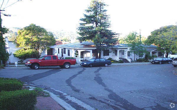 Building Photo - 1202-1212 Willow St
