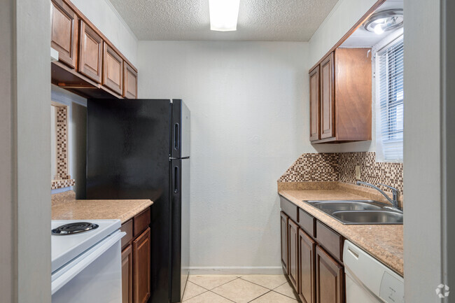 1BR, 1BA - 777SF - Sunset Grove Apartments