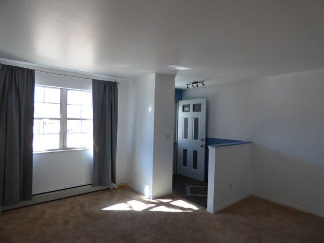 Cozy Townhome in North Longmont Rent inclu... - Cozy Townhome in North Longmont Rent inclu...