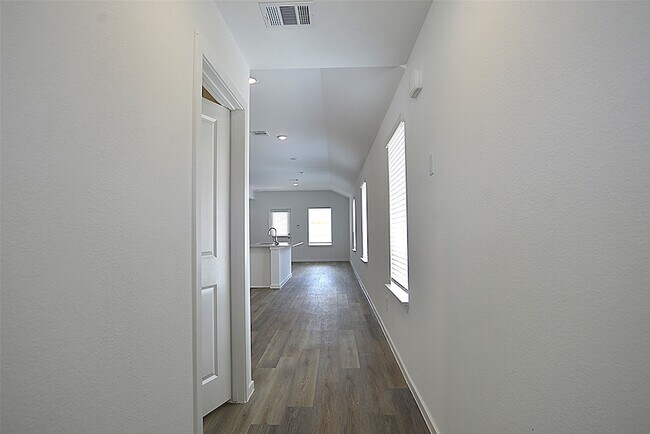 Foto del edificio - 4009 Bronco Sta Ln