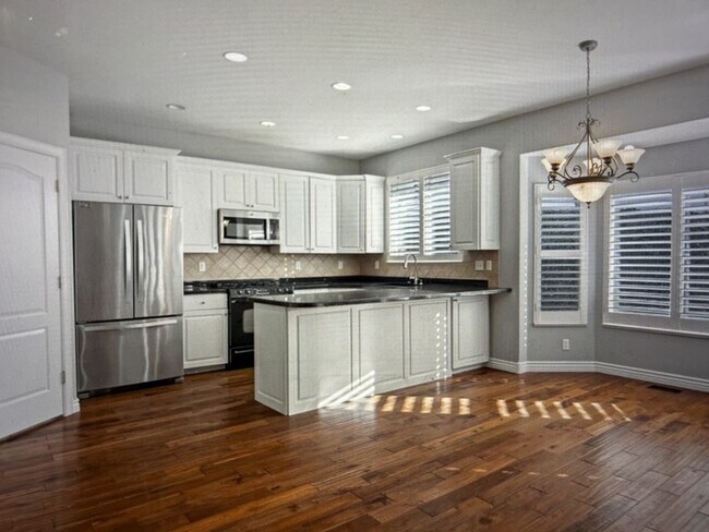Foto del edificio - 352 Haven Crest Rd