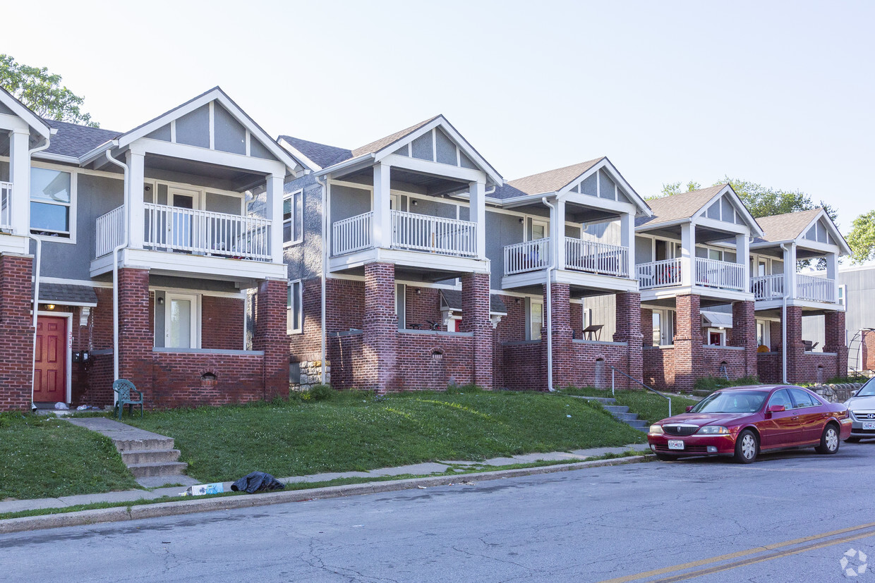 Primary Photo - 3311-3329 Indiana Ave