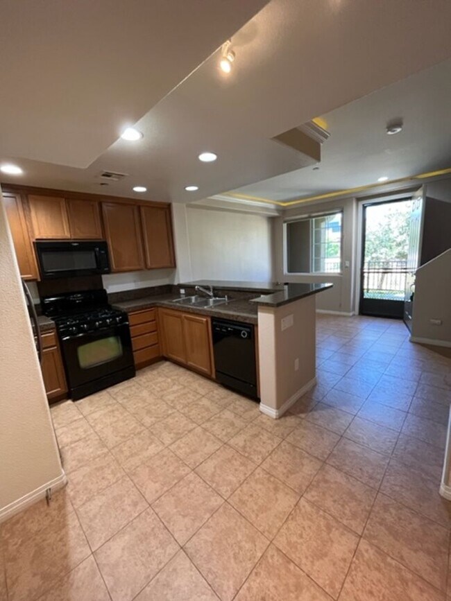 Foto del edificio - 838 Tarragon Ln