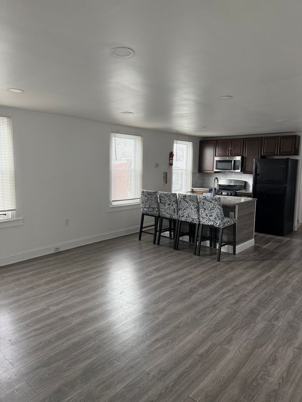 Building Photo - 6135 Vine St