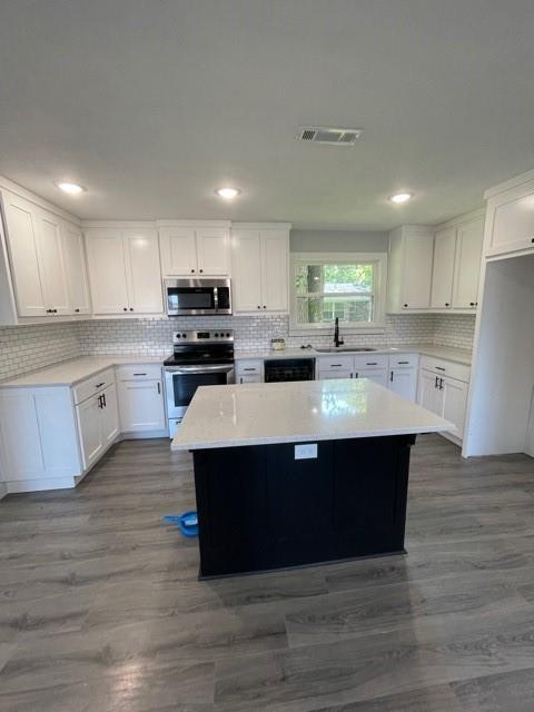 Building Photo - 567 N Davis St