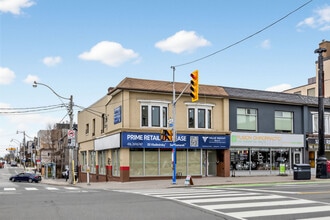 Building Photo - 851 Danforth Av