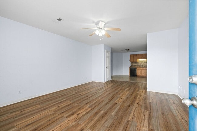 Foto del edificio - 504 Luxury Dr