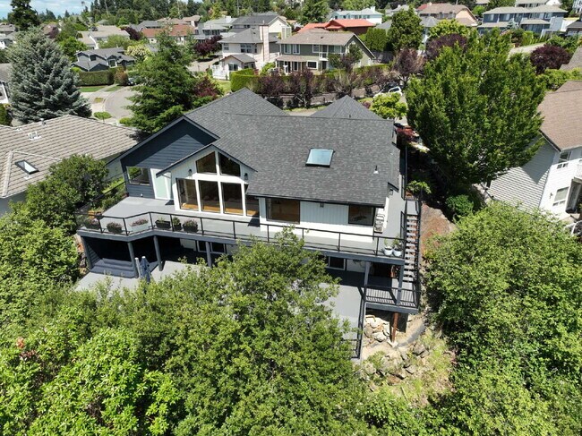 Foto del edificio - Sophisticated and Elegant home is located in Harbor Ridge at Browns Point. Spacious 4 bedroom, 4 ...