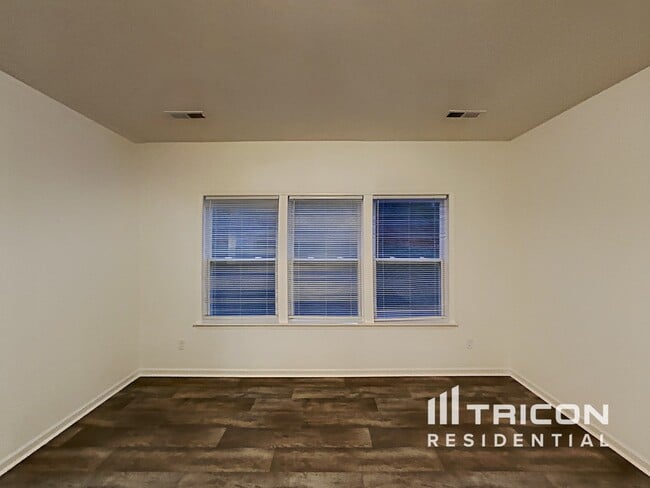 Building Photo - 4664 Wesmar Dr