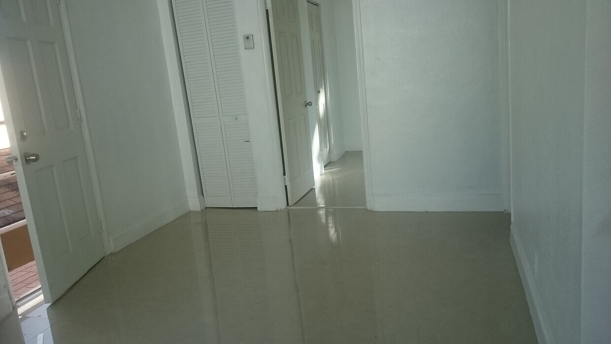 Foto principal - 2144 SW 17th St