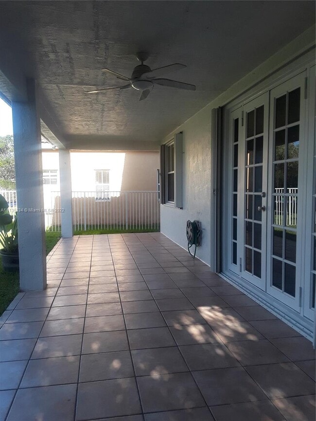 Foto del edificio - 1511 Maple Dr