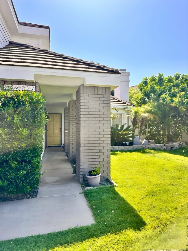 Foto del edificio - 23257 Joaquin Ridge Dr