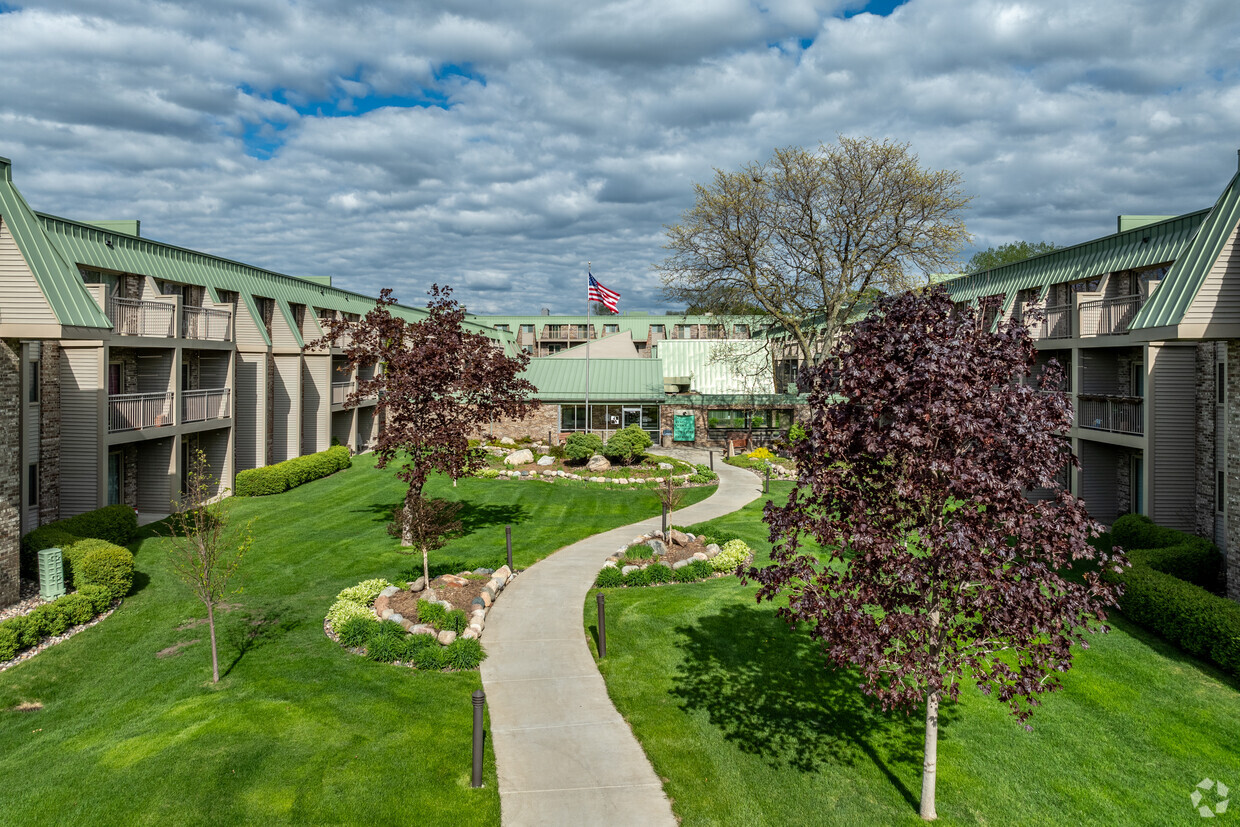 Primary Photo - Larpenteur Estates