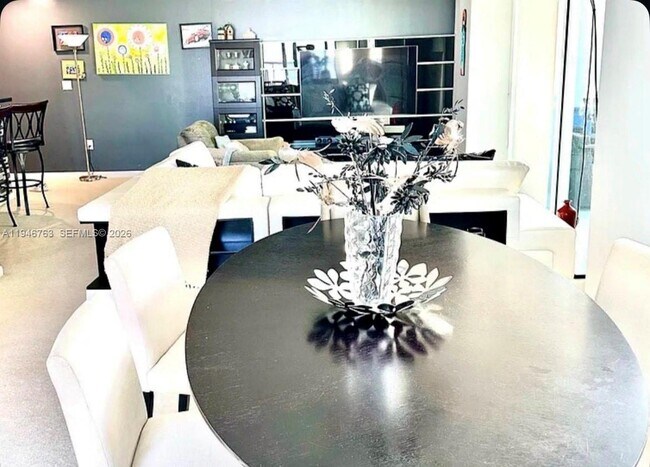 Building Photo - 253 NE 2nd St